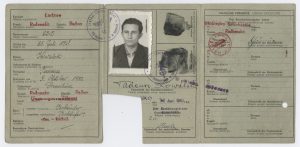 Kenkarta Tadeusza Różewicza wystawiona na fałszywe nazwisko