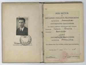 Książeczka legitymacyjna Tadeusza Różewicza, studenta historii sztuki na Wydziale Humanistycznym Uniwersytetu Jagiellońskiego