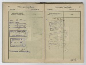Książeczka legitymacyjna Tadeusza Różewicza, studenta historii sztuki na Wydziale Humanistycznym Uniwersytetu Jagiellońskiego