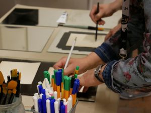 „Kolorowy PRL. Monotypia” – warsztaty dla dorosłych z Antoniną Kieliszewską, Popiół i Diament. Spotkania autorskie, fot. A. Kukła-Kryg
