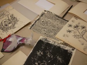 „Kolorowy PRL. Monotypia” – warsztaty dla dorosłych z Antoniną Kieliszewską, Popiół i Diament. Spotkania autorskie, fot. A. Kukła-Kryg