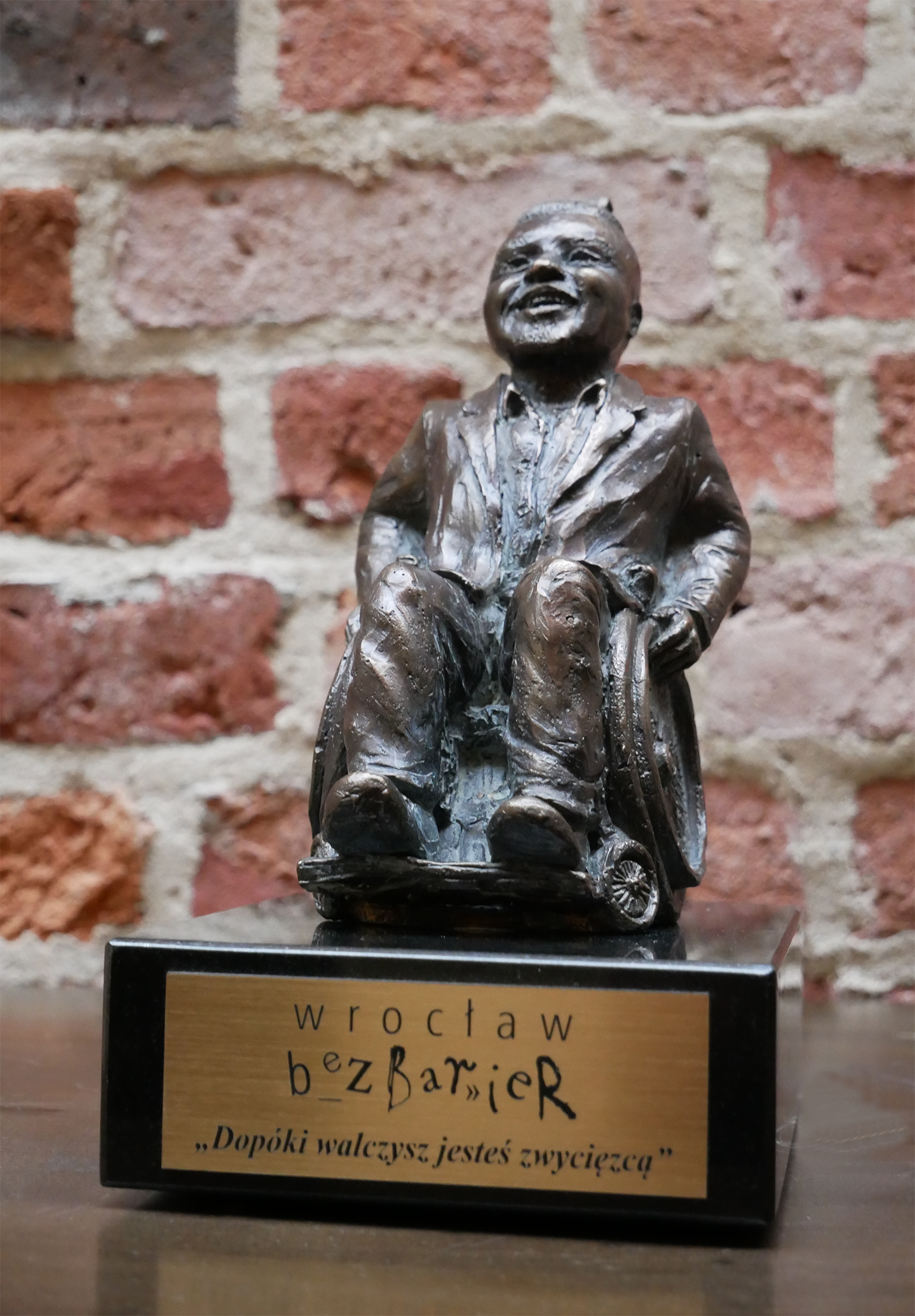 Wrocław-bez-barier-statuetka Wrocław-bez-barier-statuetka