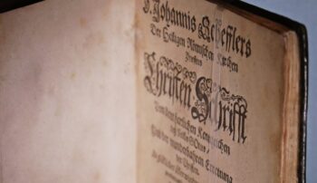 „Napięta sytuacja: protestanci i kontrreformacja” – oprowadzanie kuratorskie po prezentacji starodruków Angelusa Silesiusa